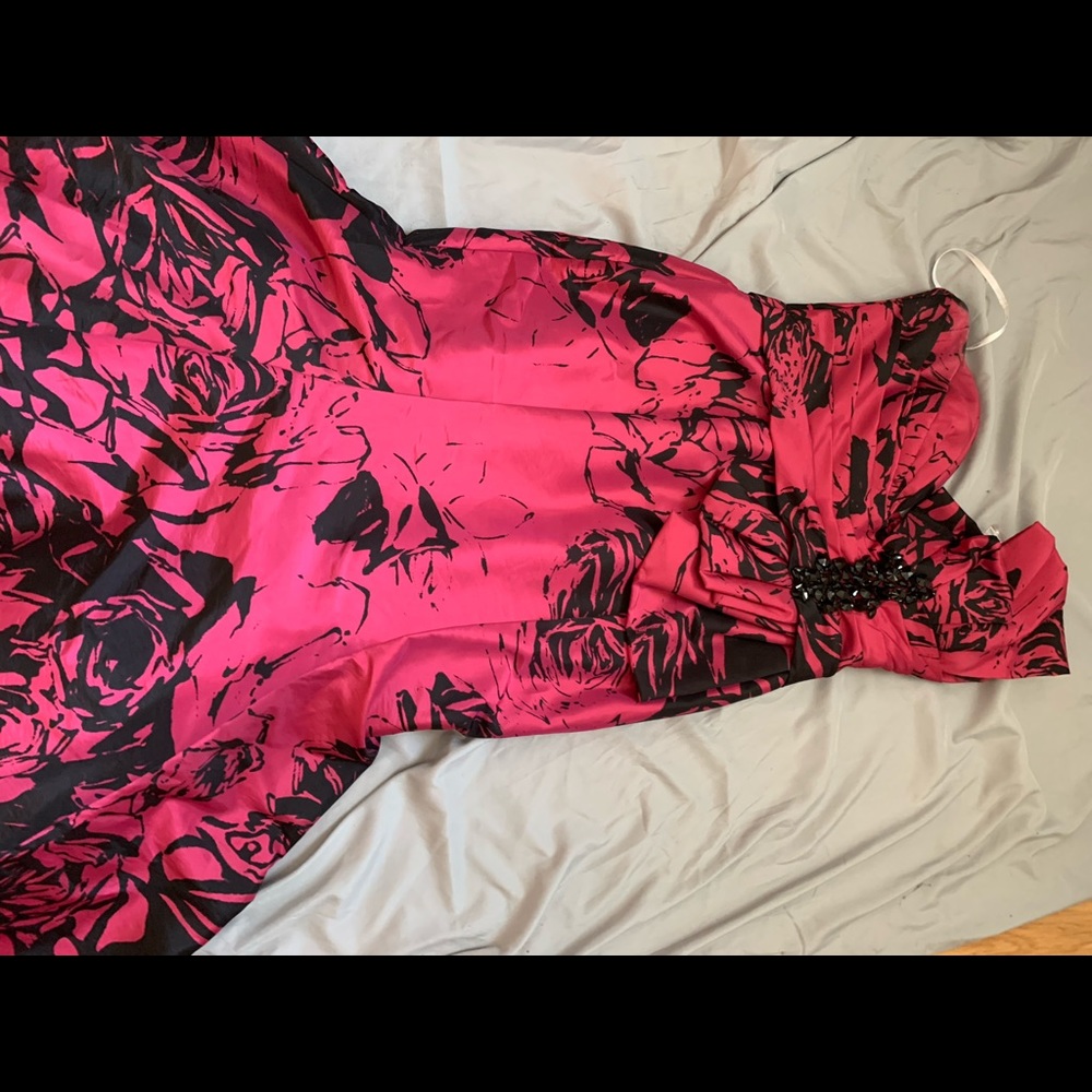 Dress - Picture 4 of 6